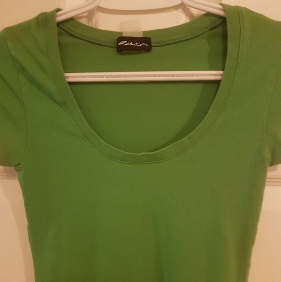 π Seductions Green U neck shirt - Picture 3 of 6